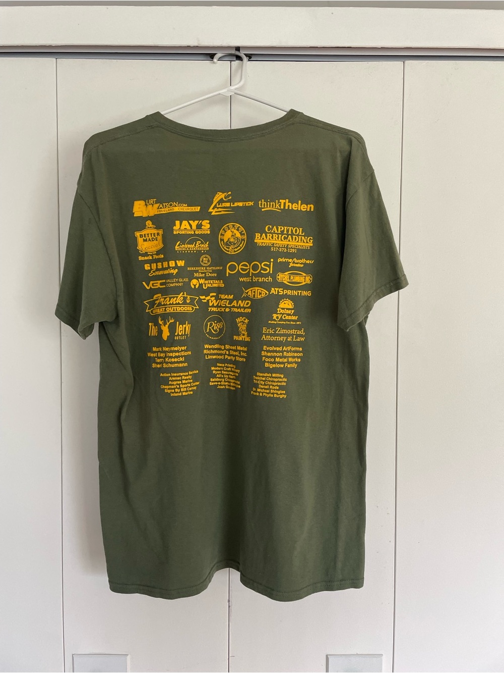 Men’s Large Gildan Olive Green Short-Sleeve Tee with Yellow Fishing Graphic - Picture 7 of 10